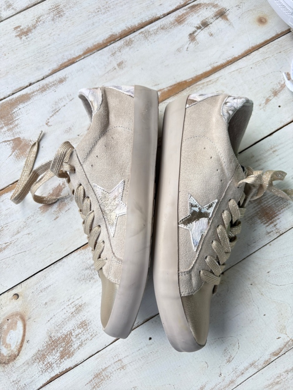 SHU SHOP Reya sneaker gold tone distressed star cowhide sz 8 NWOB - Picture 12 of 15